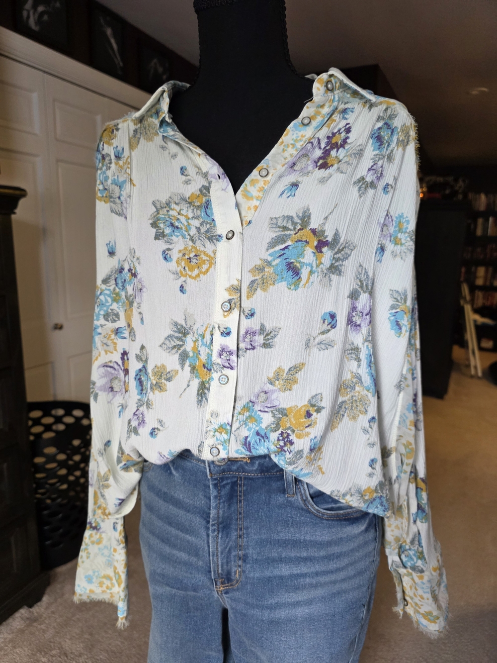 Free People Medium Floral Crinkle Gauze Button Down Blouse Boho Hi-Low Flowy